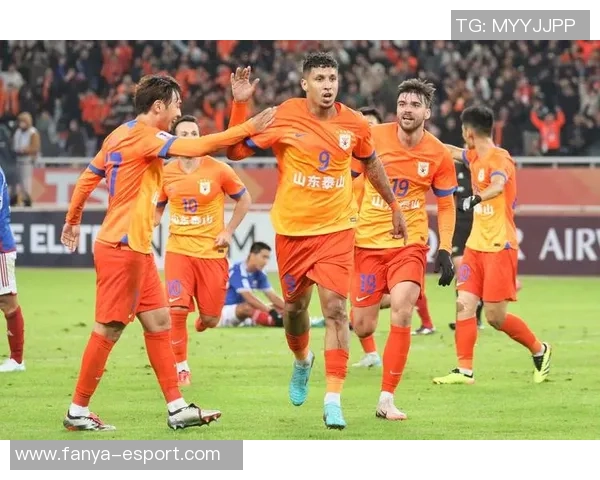 山东泰山队备战上海海港队赛前训练全景展现团队士气与战术准备