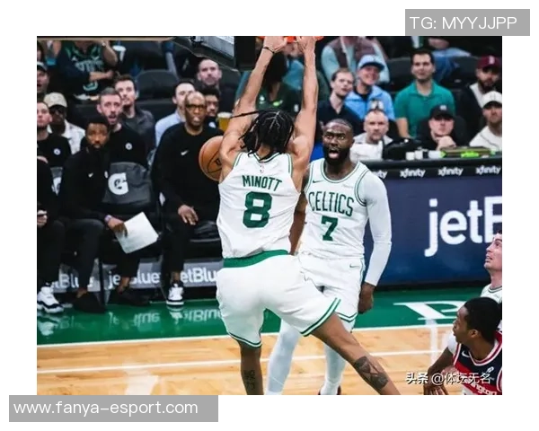 杰伦布朗半场表现抢眼17投8中三分球命中率高达60独得19分助力球队